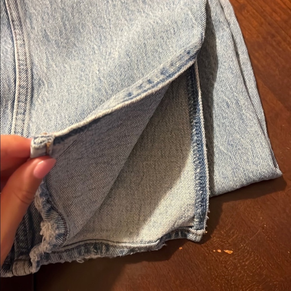 Abercrombie & Fitch Jeans
The 90’s straight Ultra High Rise
SIZE 24 00R - Picture 4 of 8
